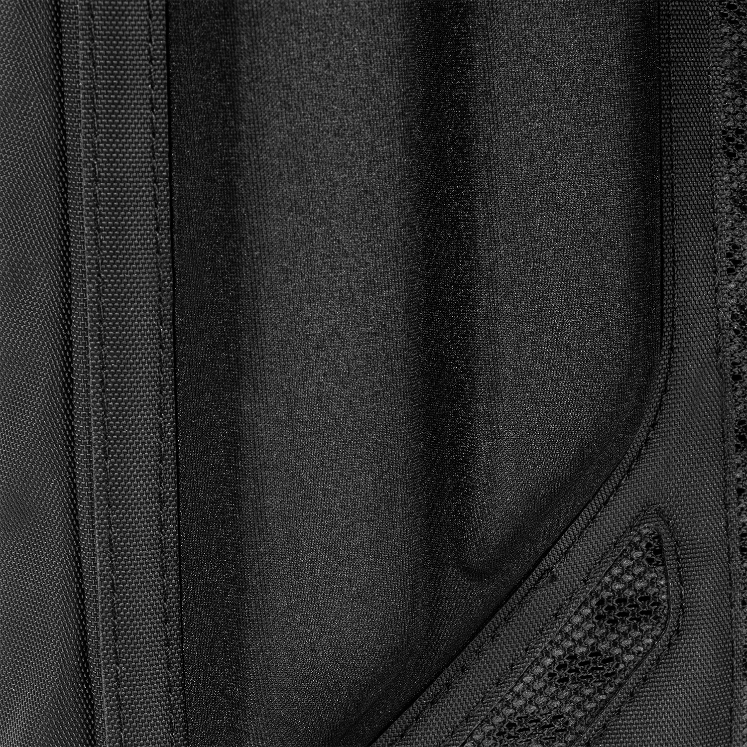 paragon-hydration-pack-q5 Paragon_Black_Texture.png
